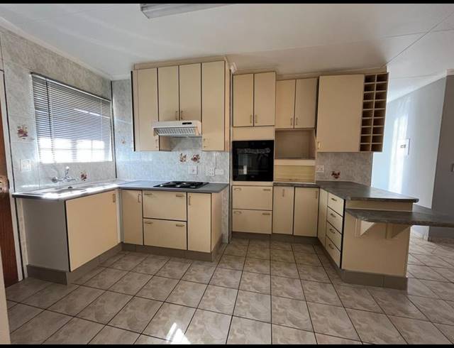 3 BEDROOM PROPERTY TO RENT IN GLEN MARAIS